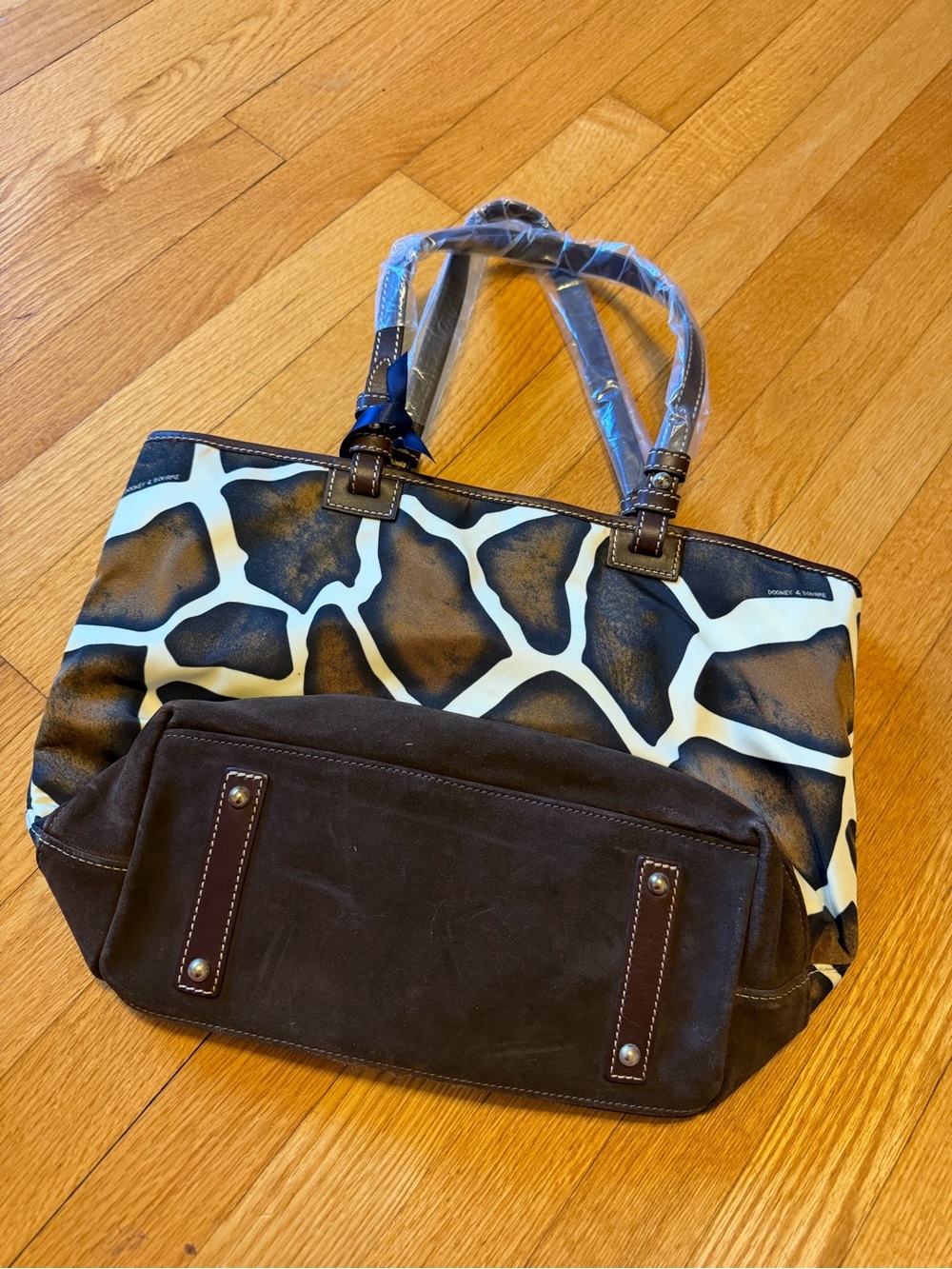 NWT Giraffe Print Tote Bag - Picture 2 of 6